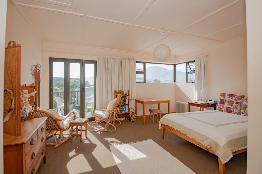 6 Bedroom Property for Sale in Pringle Bay Western Cape